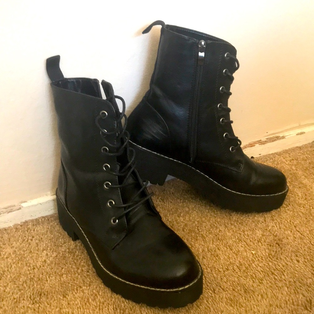 Dirty laundry combat boots size 8.5